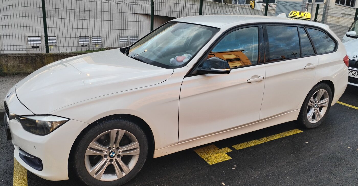White BMW 3 Touring taxi vehicle